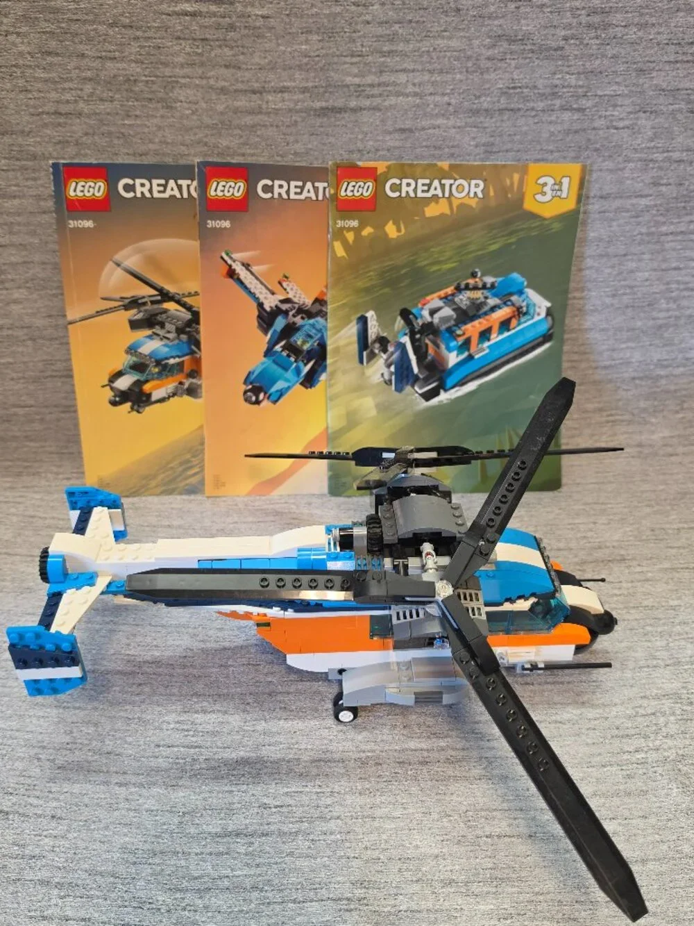 Lego Creator 3 in 1 Twin-Rotor Helicopter